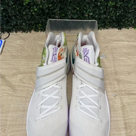 Nike Kyrie 'Easter' M18